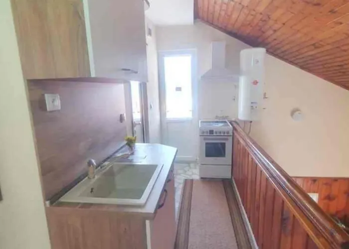 דירה бащината къща *