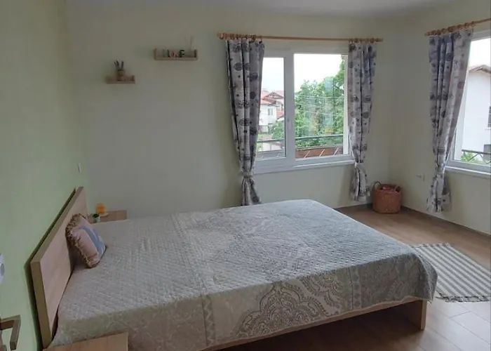 דירה бащината къща *