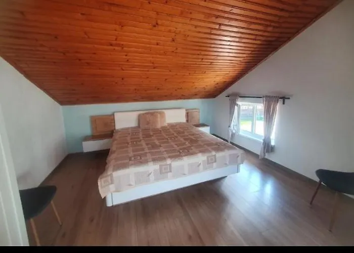 דירה бащината къща *